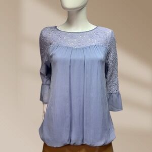 AGB Periwinkle Blue Womens Sz L Crochet Embellished Yoke & Sleeves Flowy Top